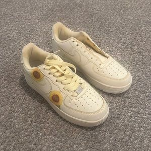 Nike Air Force 1 sneakers. 6.5